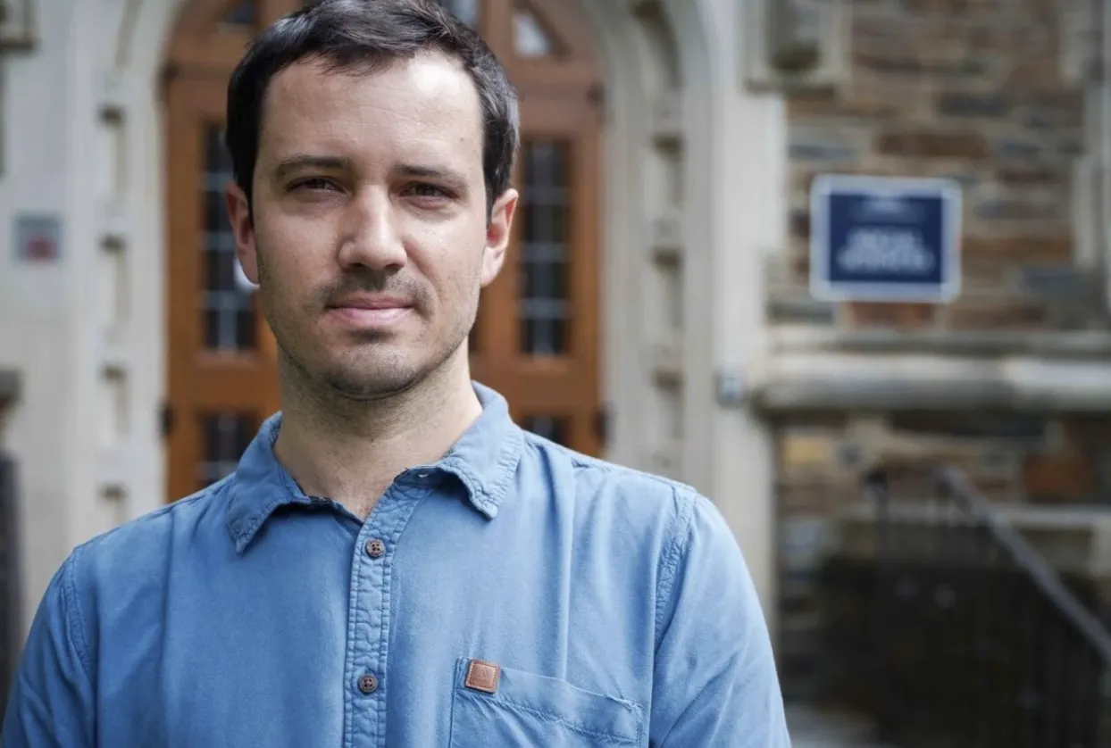 Portada de la edición: El chileno que va a mirar adentro de OpenAI
